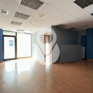 Local a pie de calle para comprar en Encamp