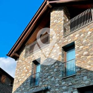 Cautivador y moderno chalet de pueblo al de montaña en Ainet de Cardós, Lleida